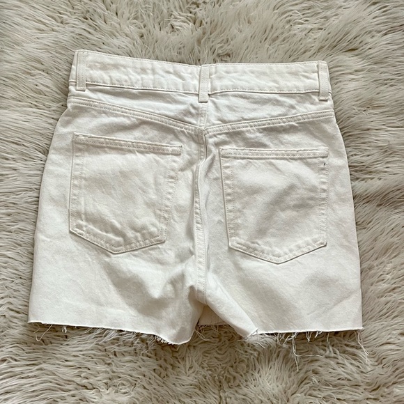 H&M High Waisted Off-White Shorts - Picture 3 of 4